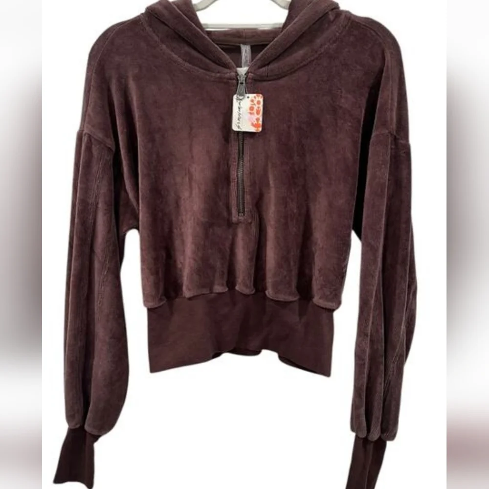 Free People Movement Let's Volley Velour Cropped Hoodie in the color Cocoa Med - Picture 2 of 9